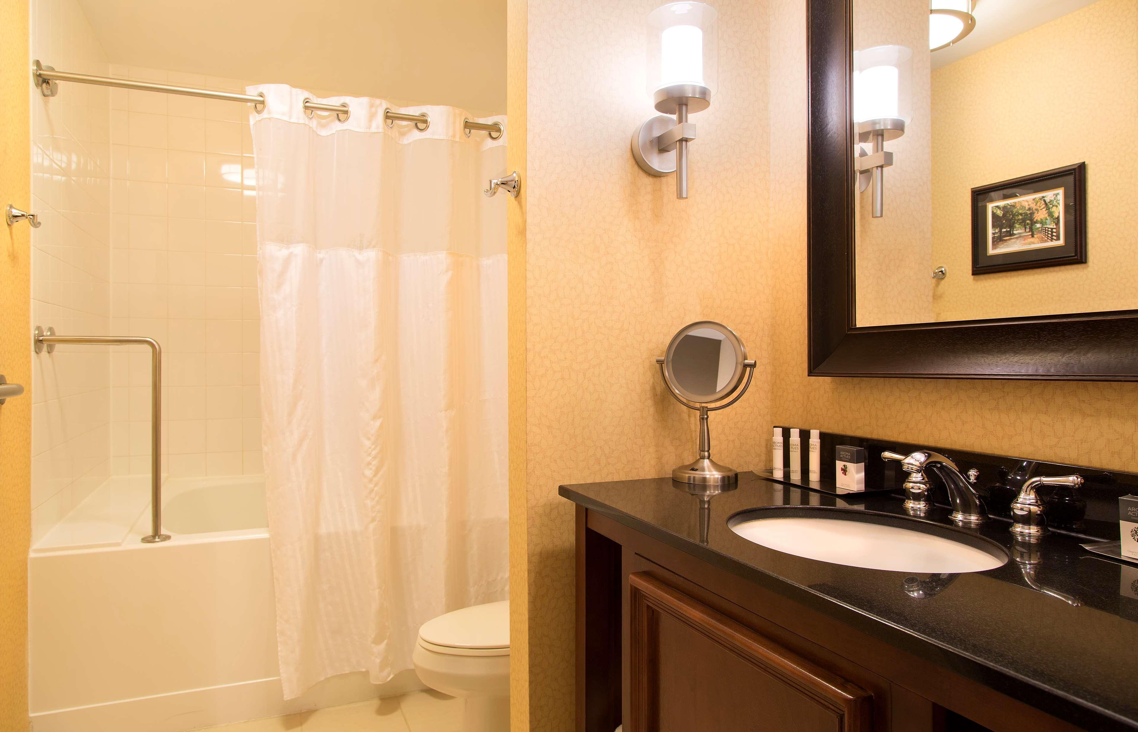 Doubletree Suites By Hilton Lexington Buitenkant foto
